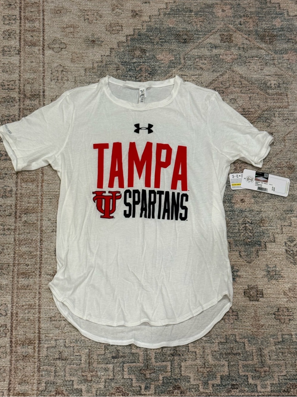 Under Armour NWT White Tampa Spartans Short Sleeve Tee with Logo SZ M heatgear